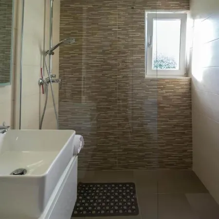 Two Bedroom With Terrace Apartament Livade