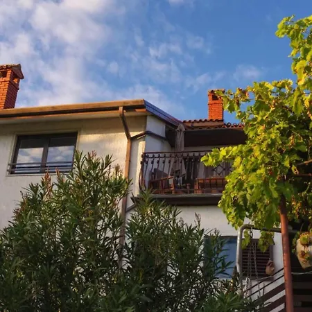 Appartement Two Bedroom With Terrace Livade