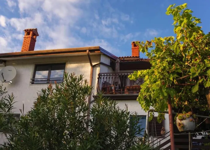 Appartement Two Bedroom With Terrace Livade