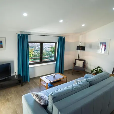 Two Bedroom With Terrace リヴァデ