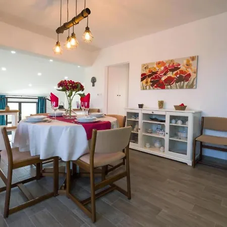 Apartment Two Bedroom With Terrace *