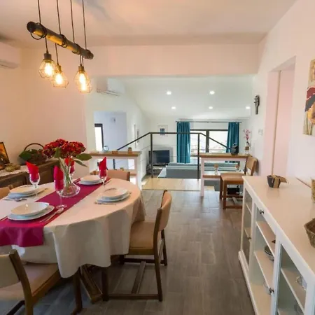 Two Bedroom With Terrace リヴァデ